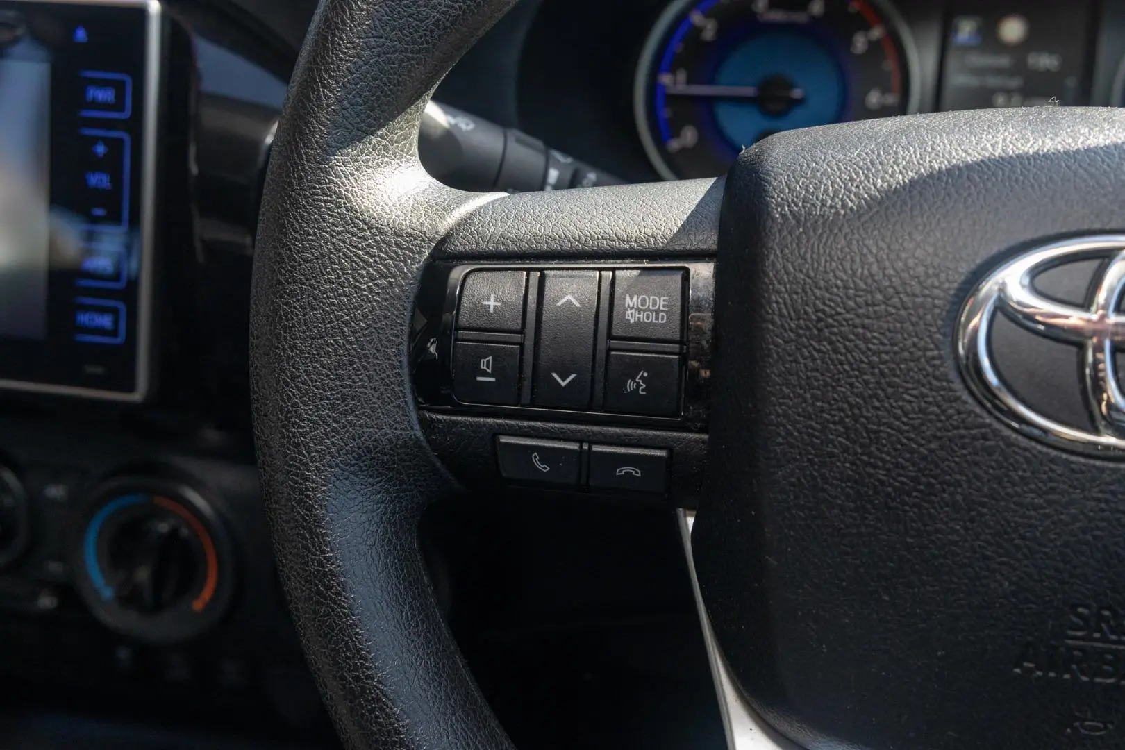 2020 Toyota Hilux Gallery Image 11