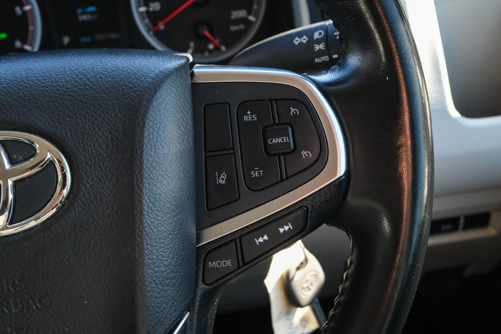 2022 Toyota Hiace Gallery Image 17