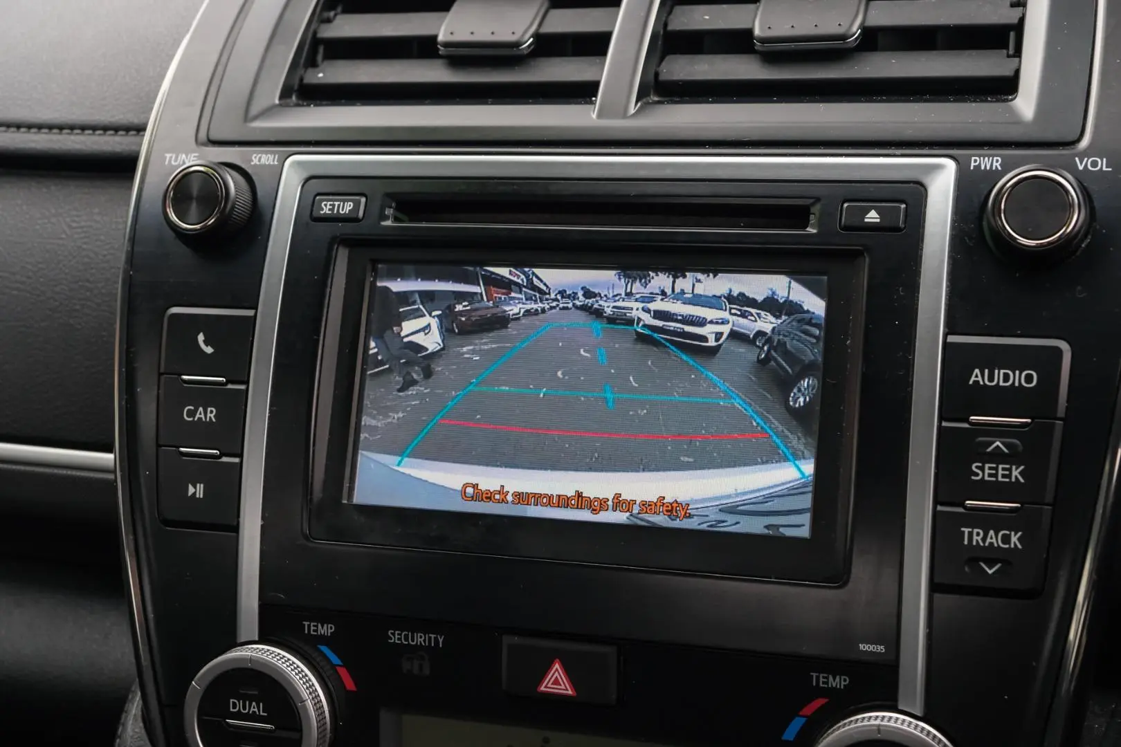 2012 Toyota Camry Gallery Image 11