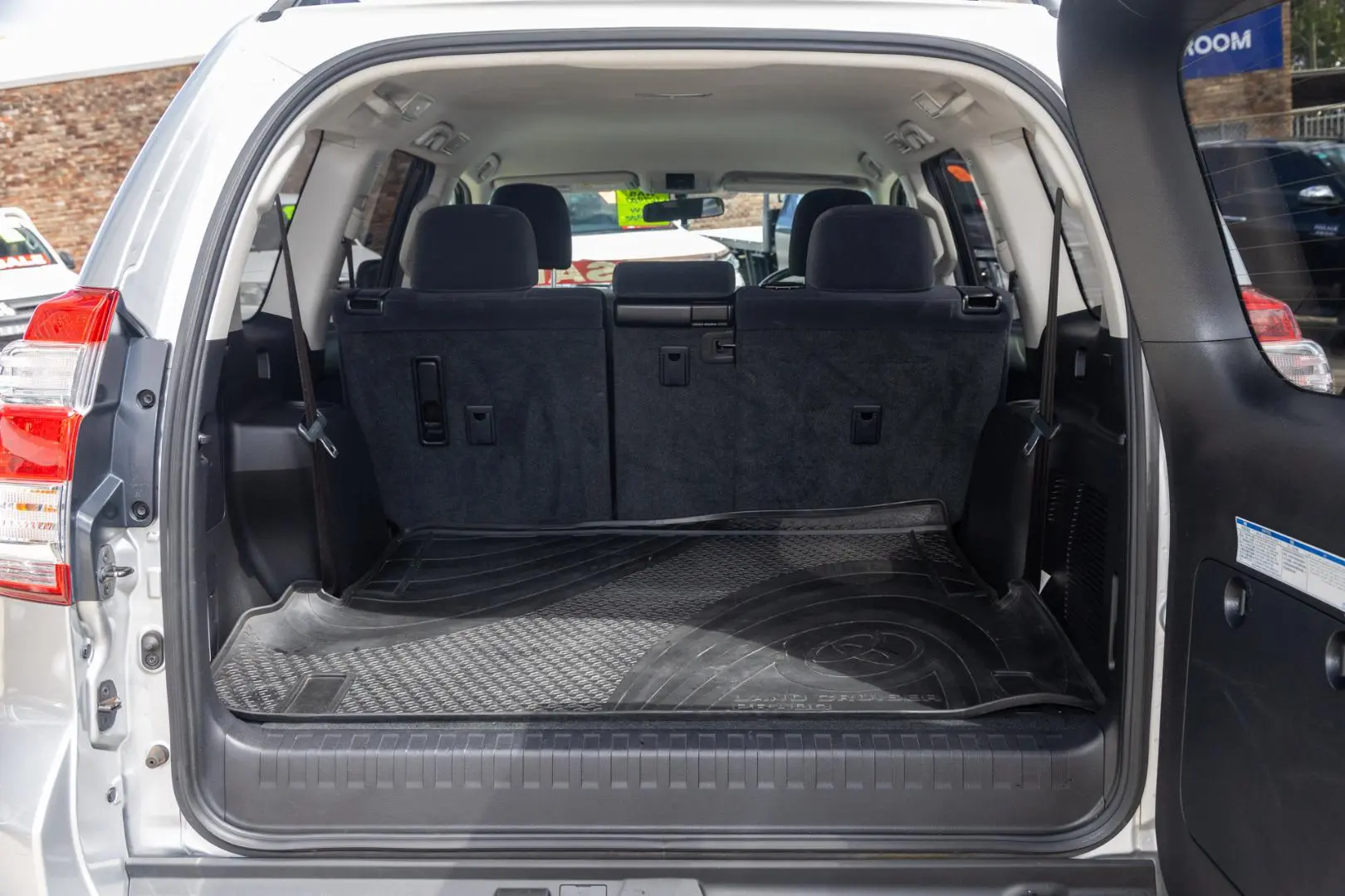 2017 Toyota Landcruiser Prado Gallery Image 19