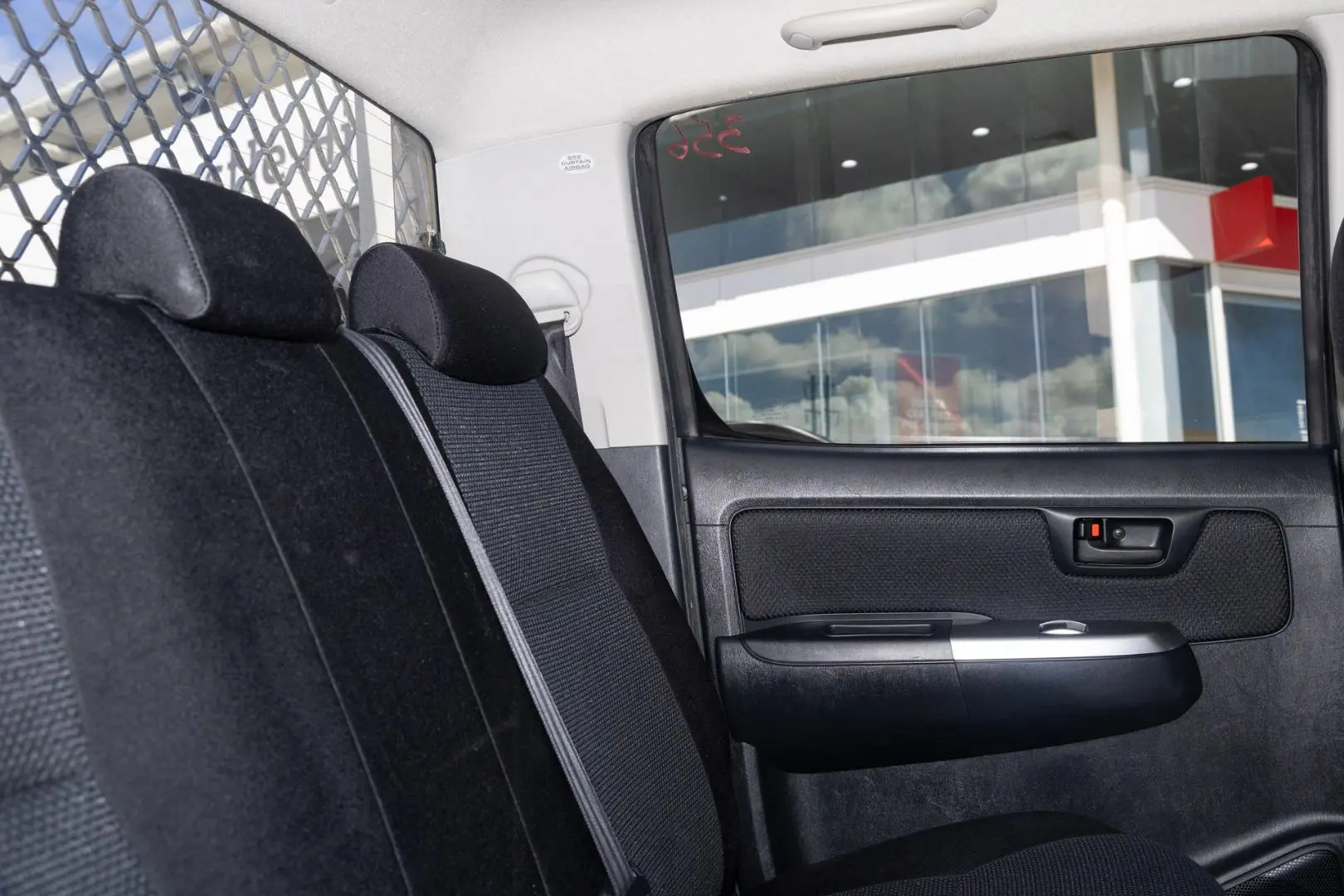 2014 Toyota Hilux Gallery Image 9