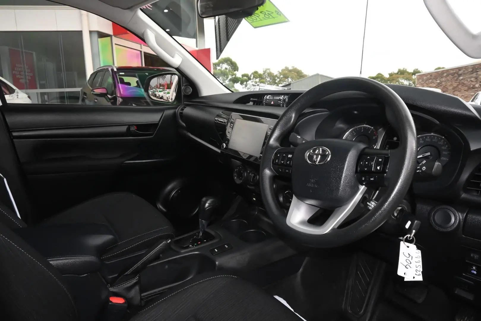 2022 Toyota Hilux Gallery Image 7