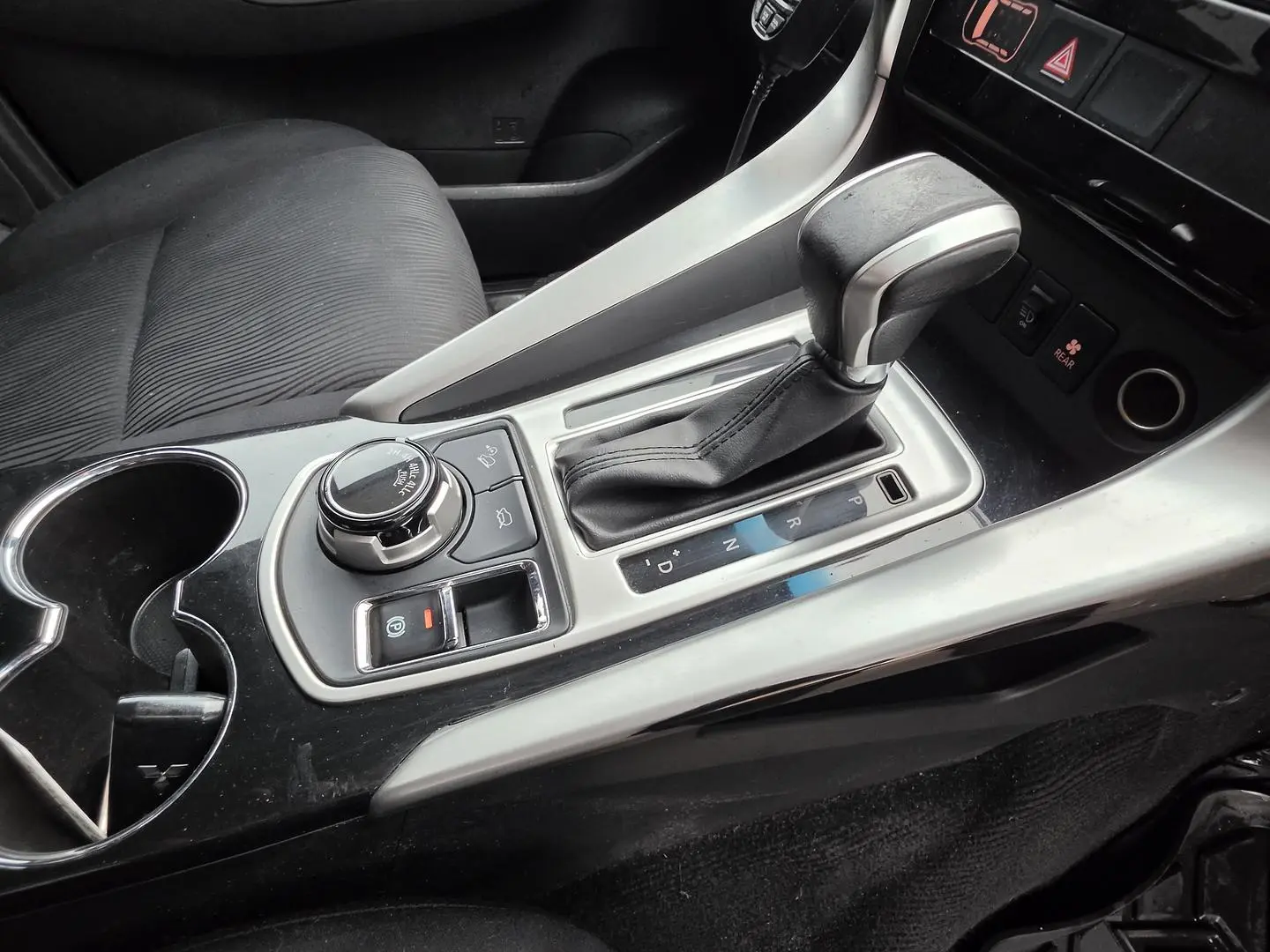 2017 Mitsubishi Pajero Sport Gallery Image 28