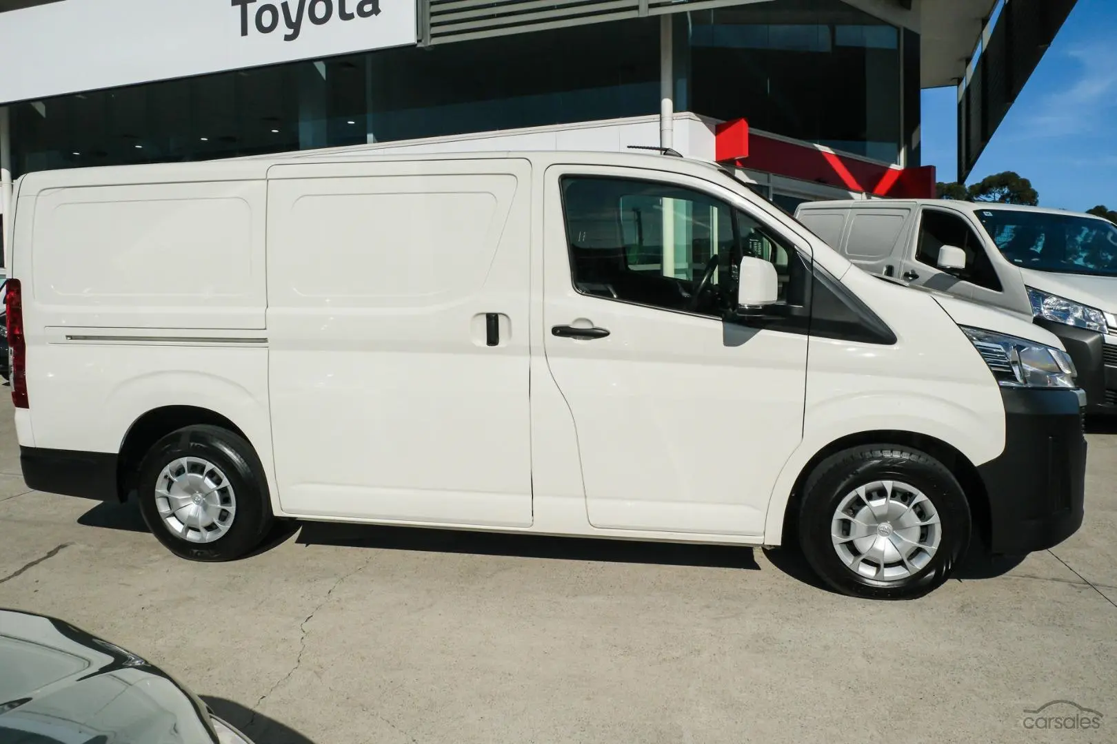 2022 Toyota Hiace Image 3