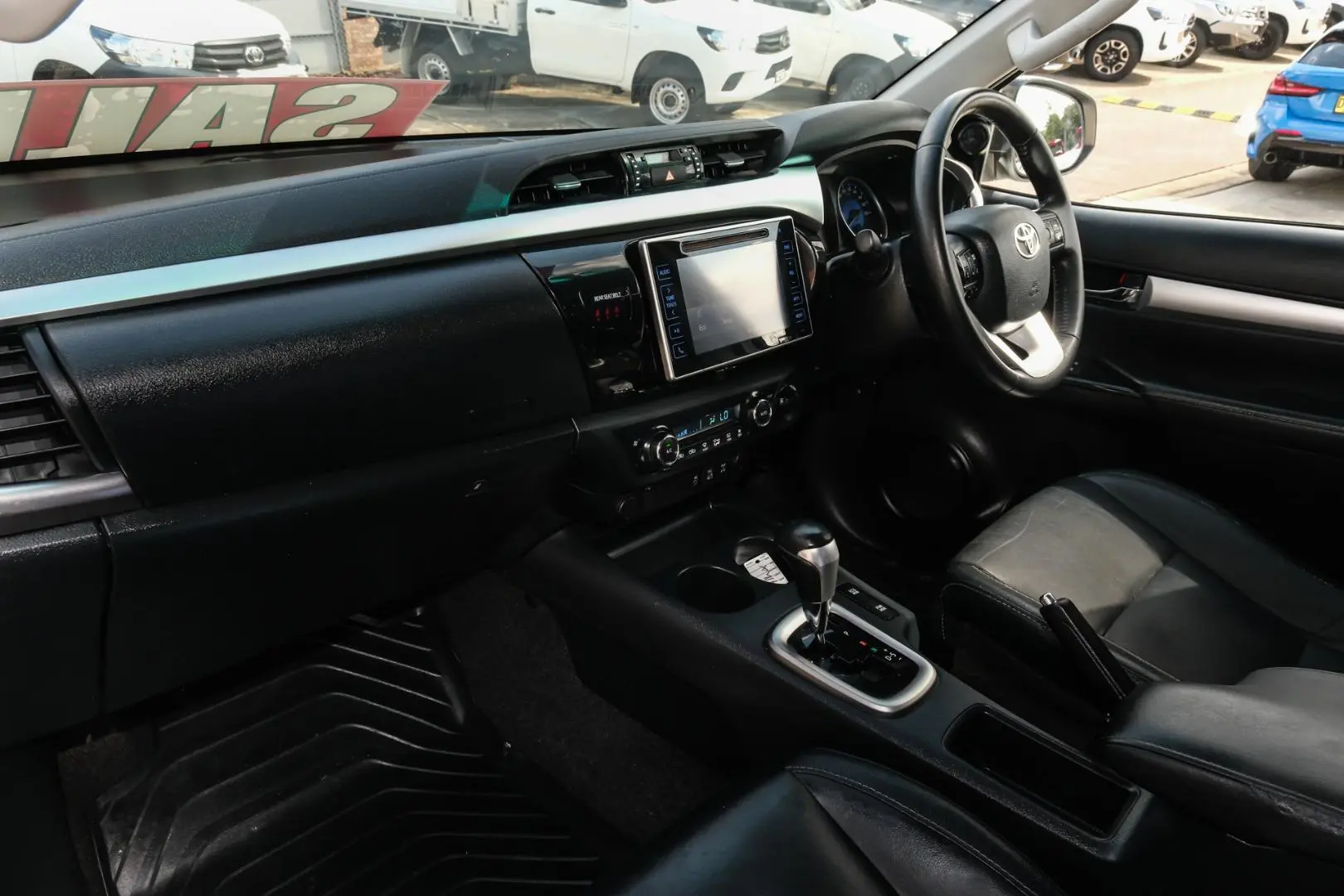 2016 Toyota Hilux Gallery Image 8