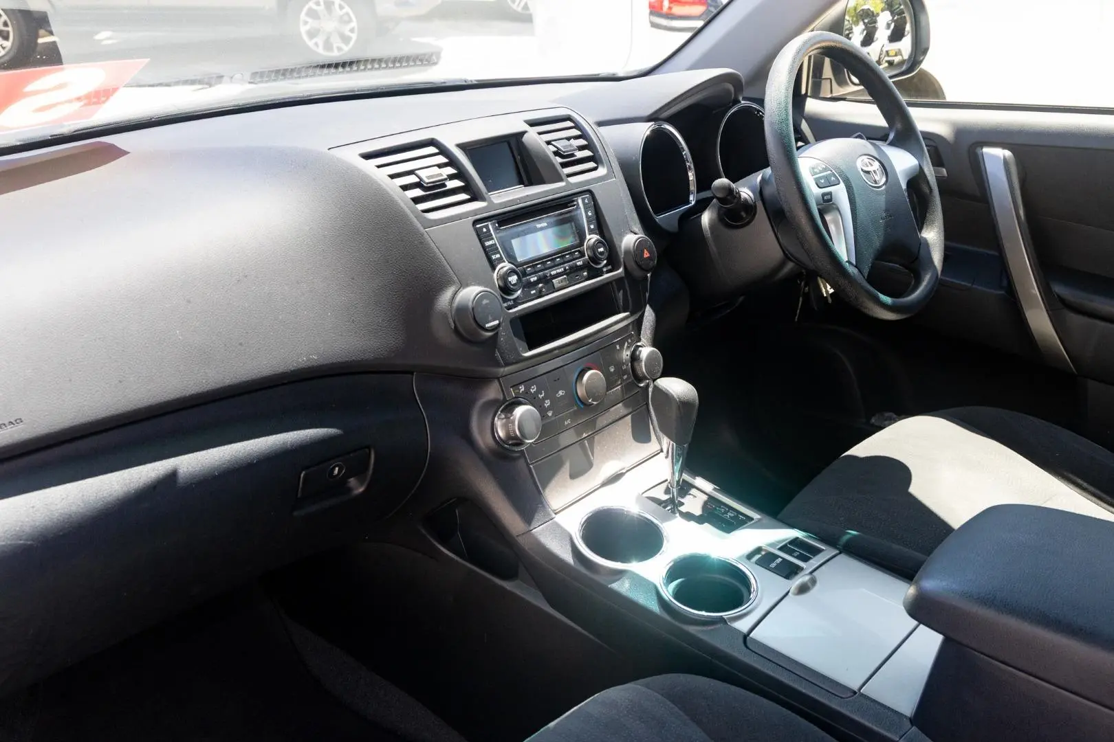 2012 Toyota Kluger Gallery Image 8
