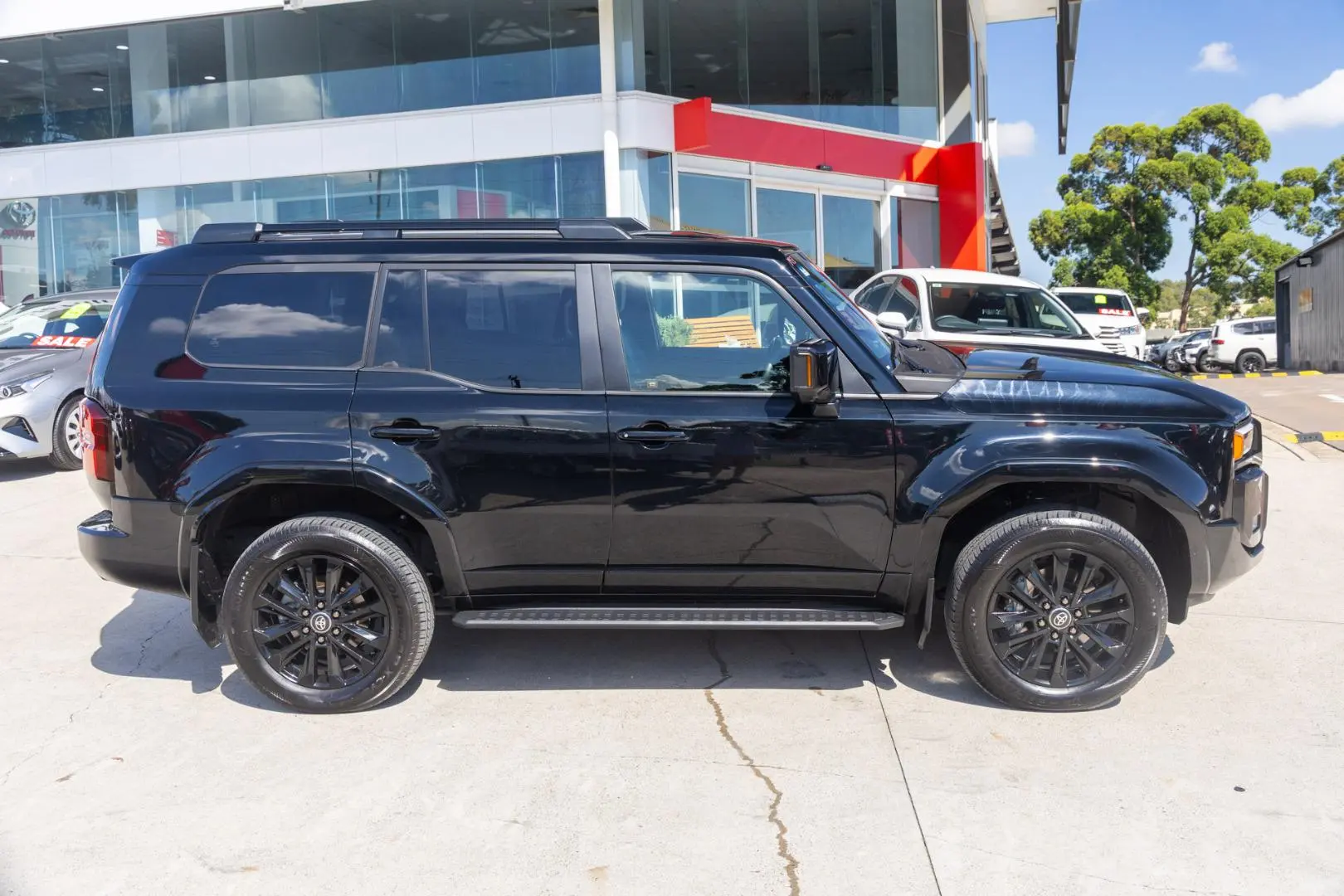 2024 Toyota Landcruiser Prado Gallery Image 3