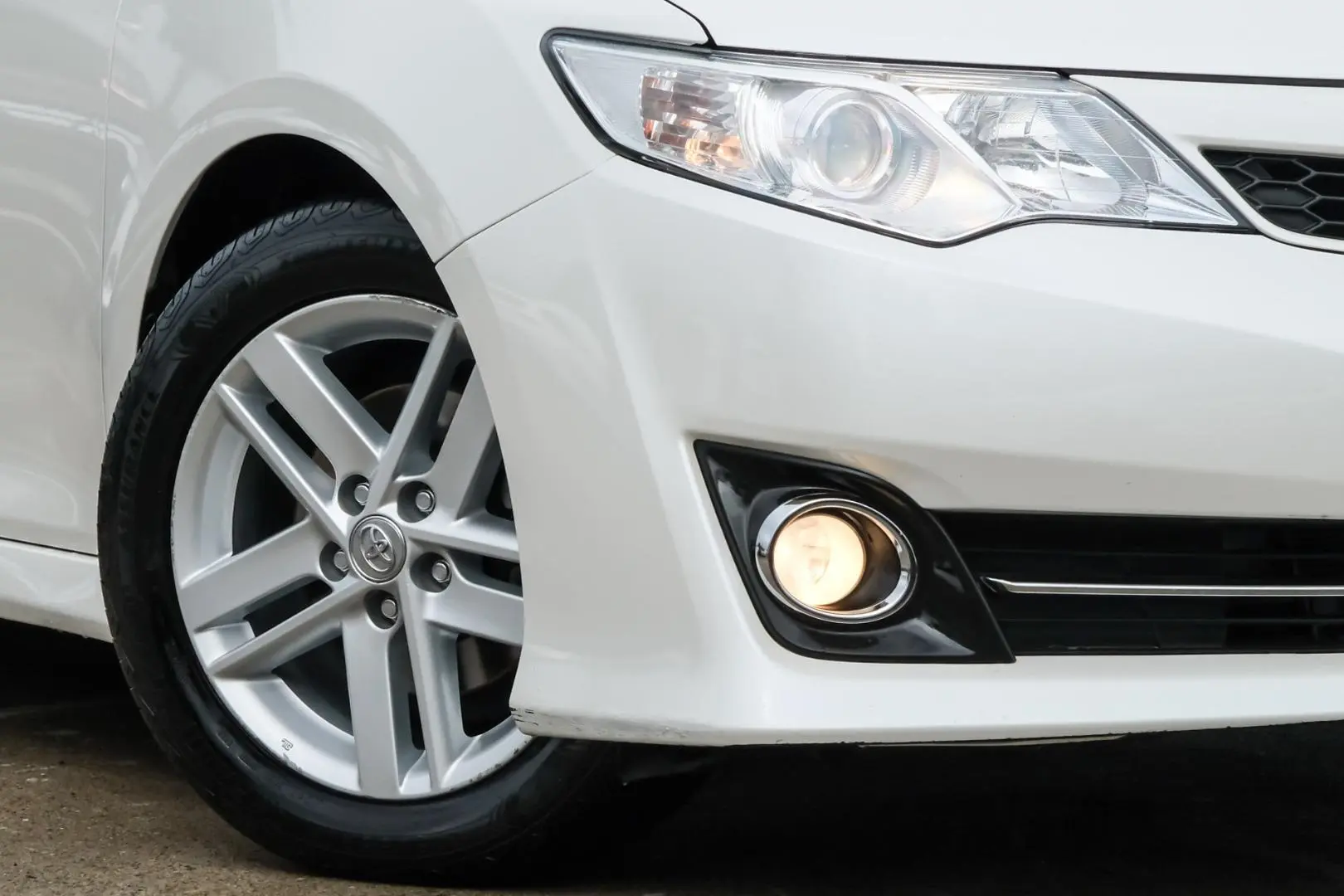 2012 Toyota Camry Gallery Image 6