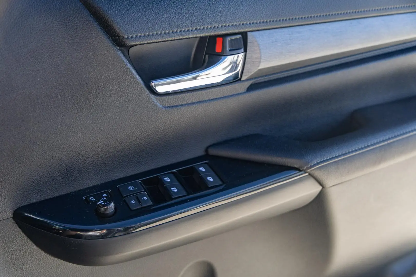 2025 Toyota Hilux Gallery Image 16