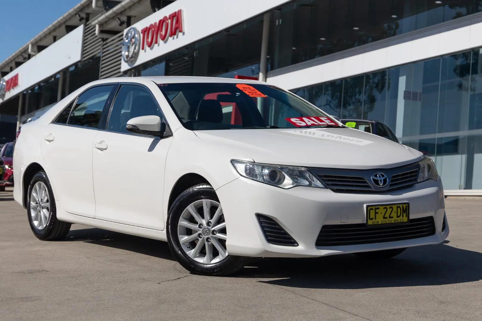 2014 Toyota Camry Gallery Image 1