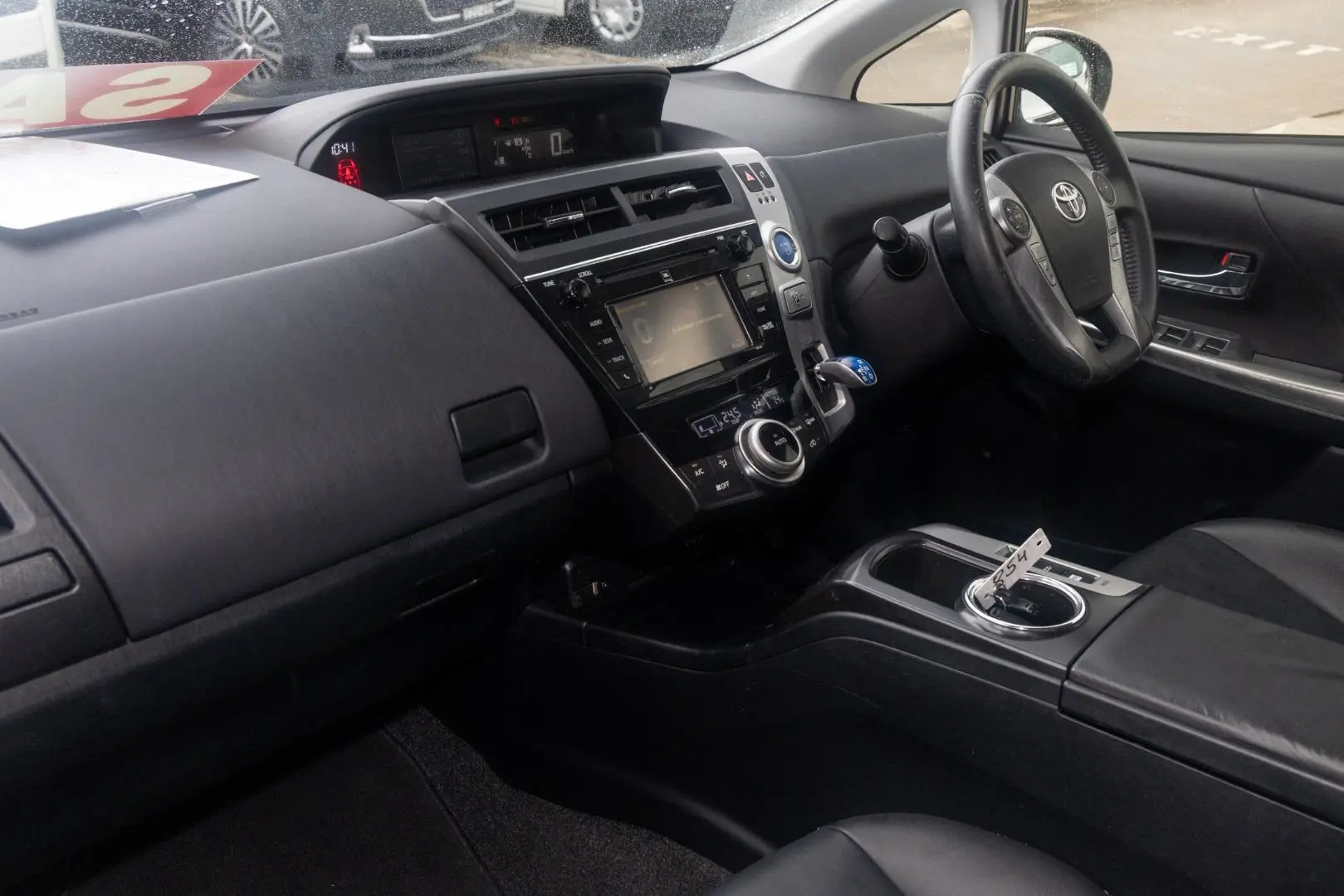 2016 Toyota Prius V Gallery Image 8