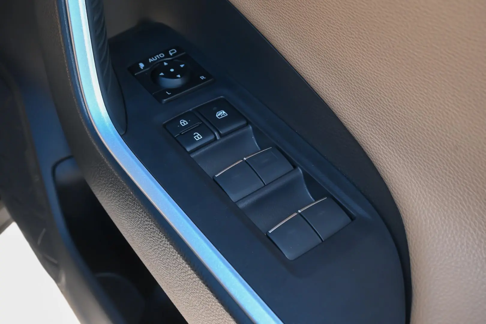 2025 Toyota RAV4 Gallery Image 10