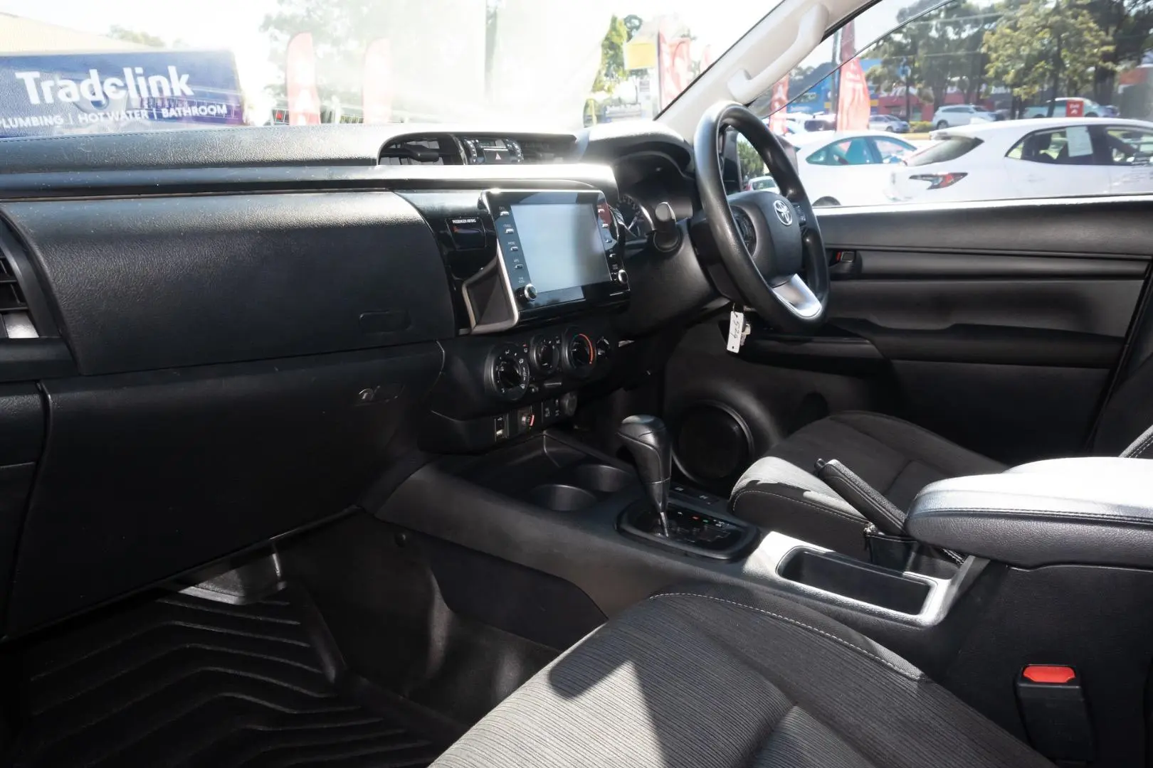 2021 Toyota Hilux Gallery Image 8