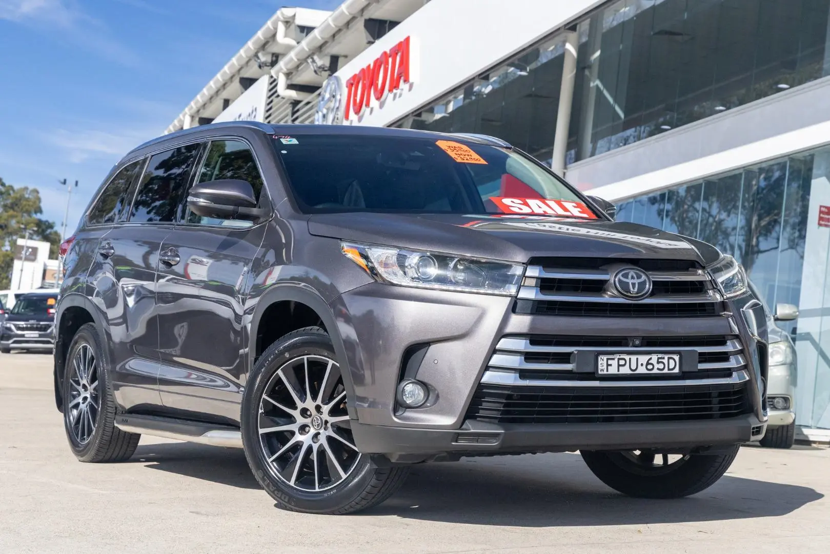 2017 Toyota Kluger Gallery Image 1