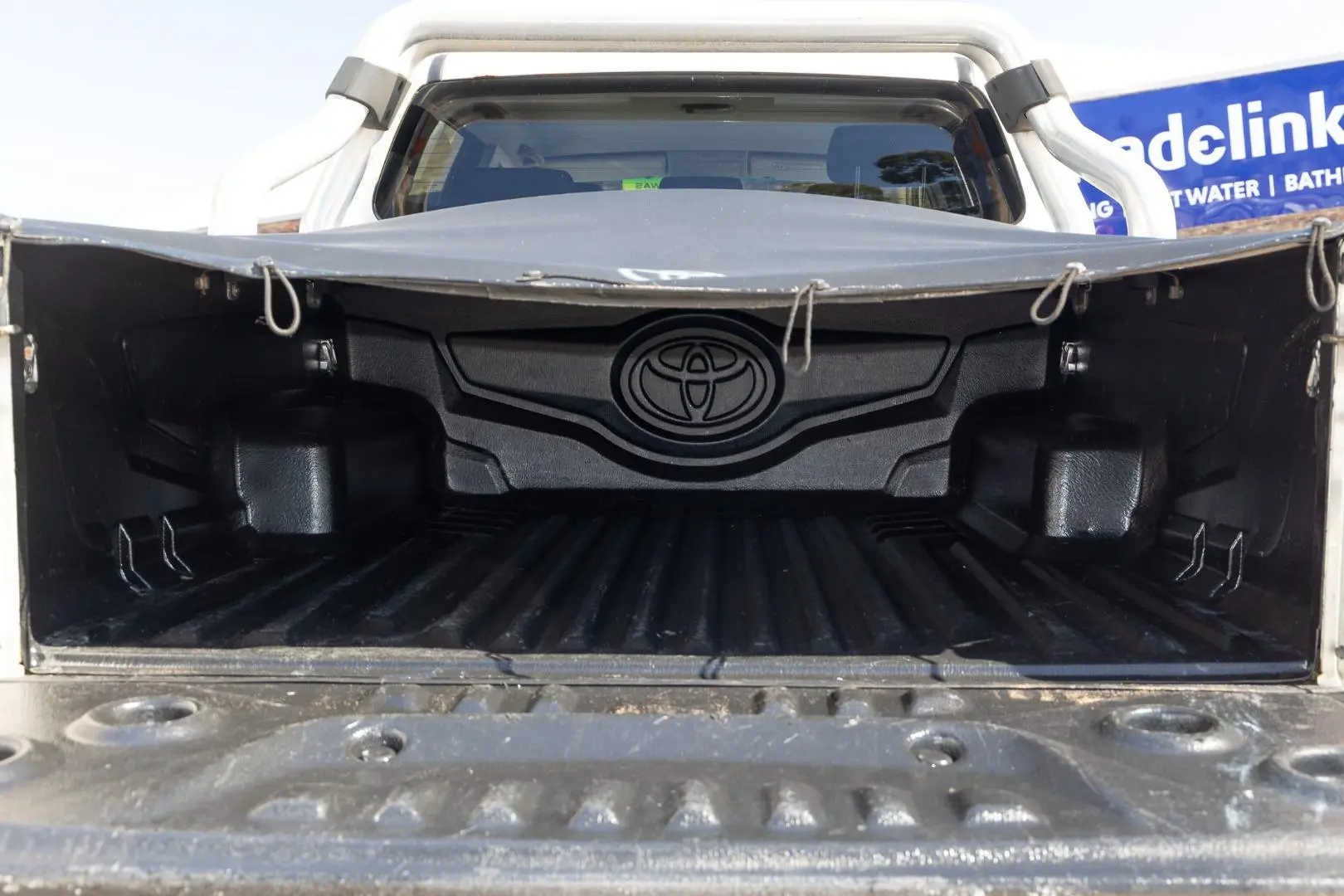 2014 Toyota Hilux Gallery Image 14