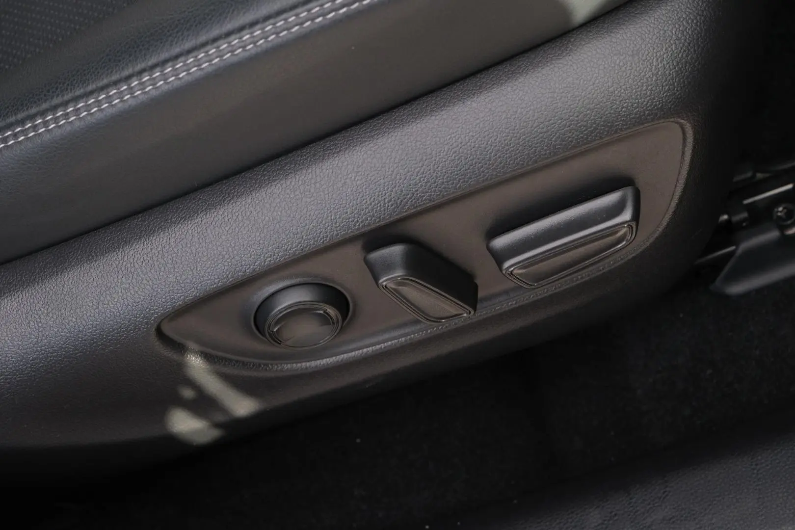 2025 Toyota RAV4 Gallery Image 15