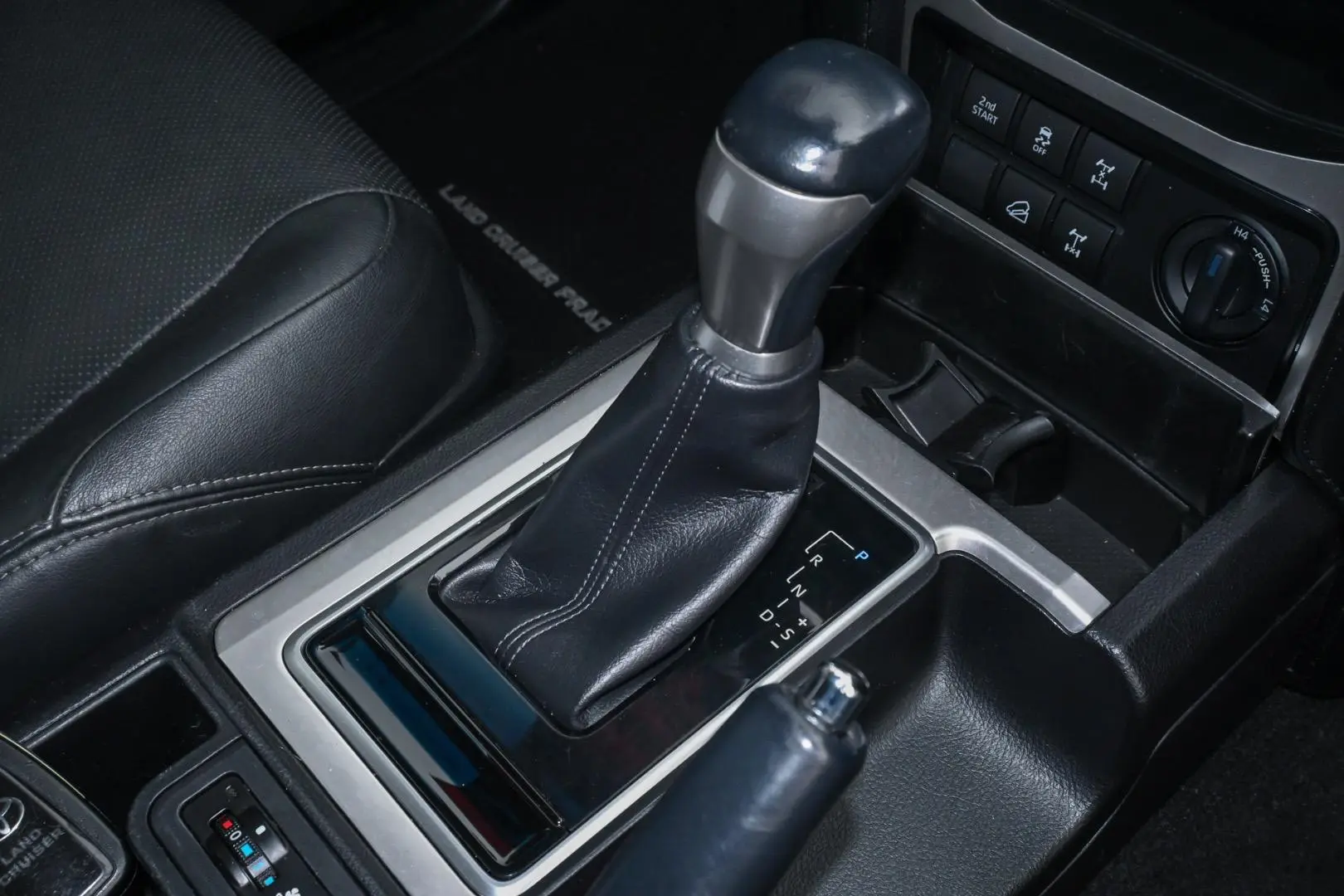 2019 Toyota Landcruiser Prado Gallery Image 14