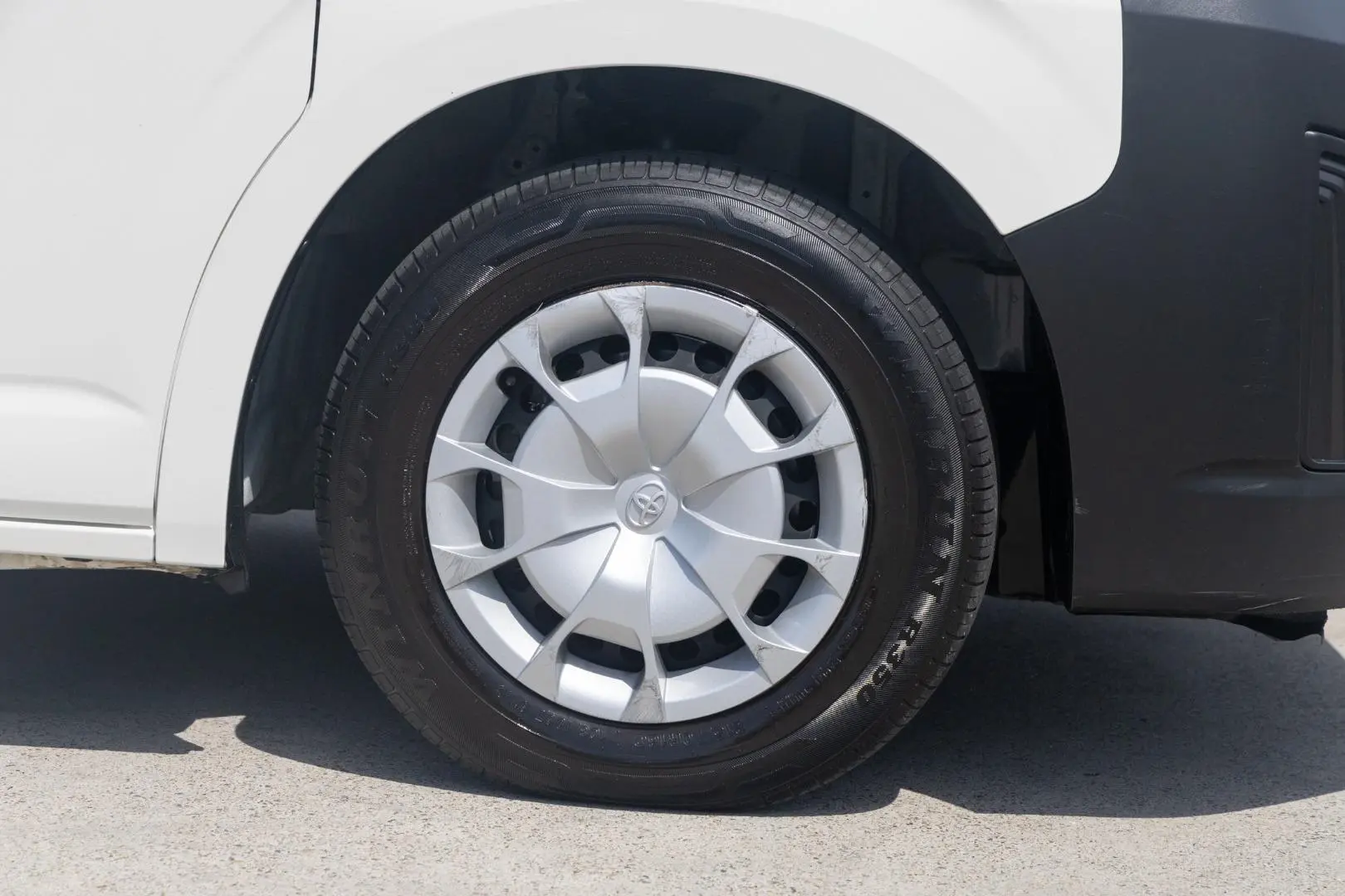 2022 Toyota Hiace Gallery Image 23