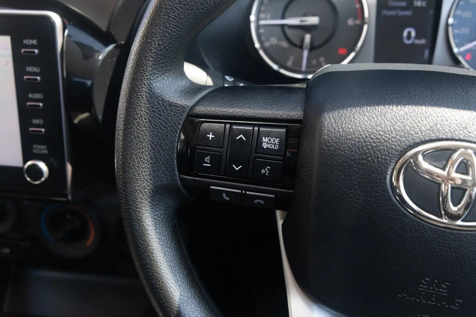 2024 Toyota Hilux Gallery Image 11