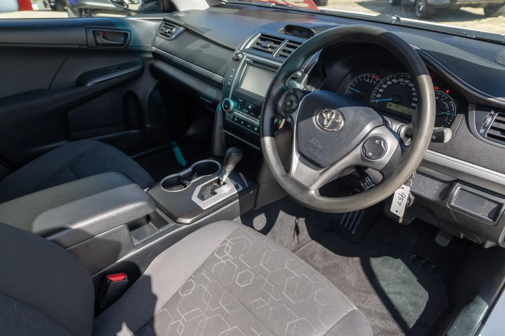 2014 Toyota Camry Gallery Image 7