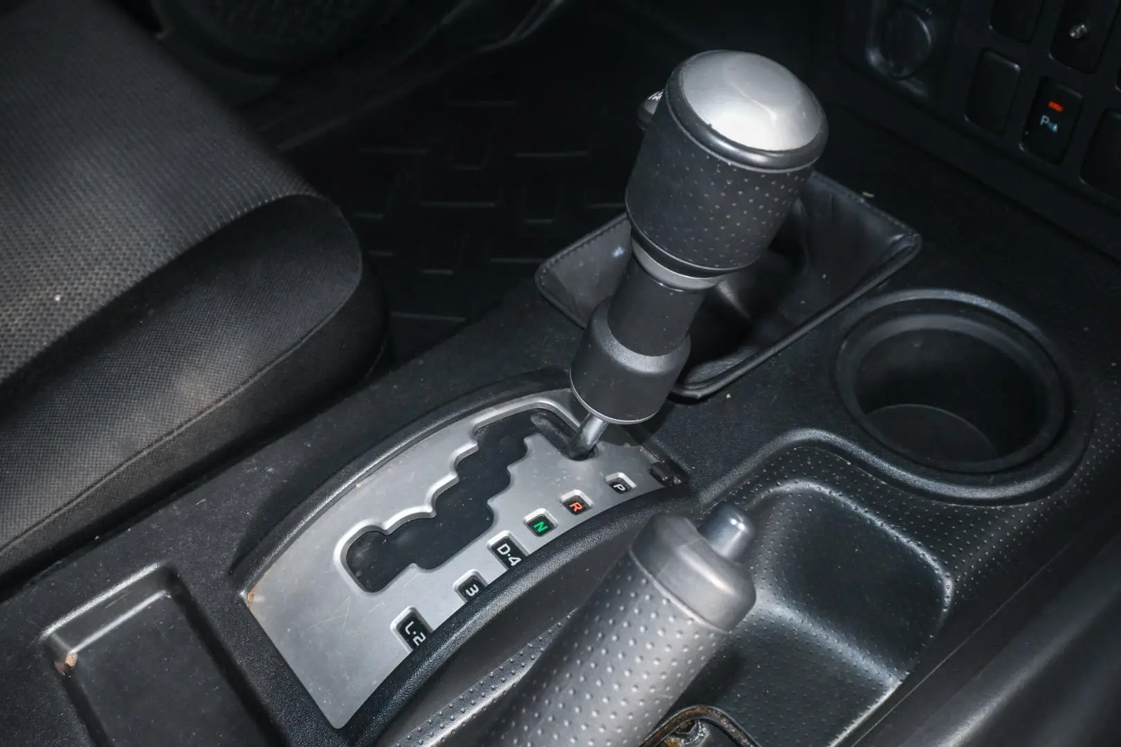 2013 Toyota FJ Cruiser Gallery Image 14