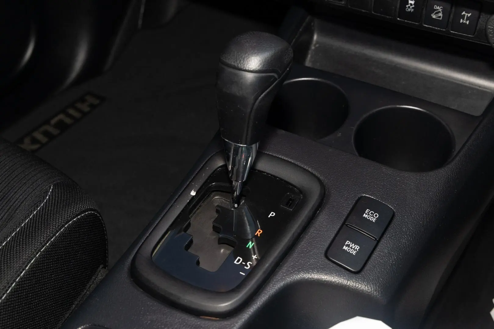 2020 Toyota Hilux Gallery Image 17