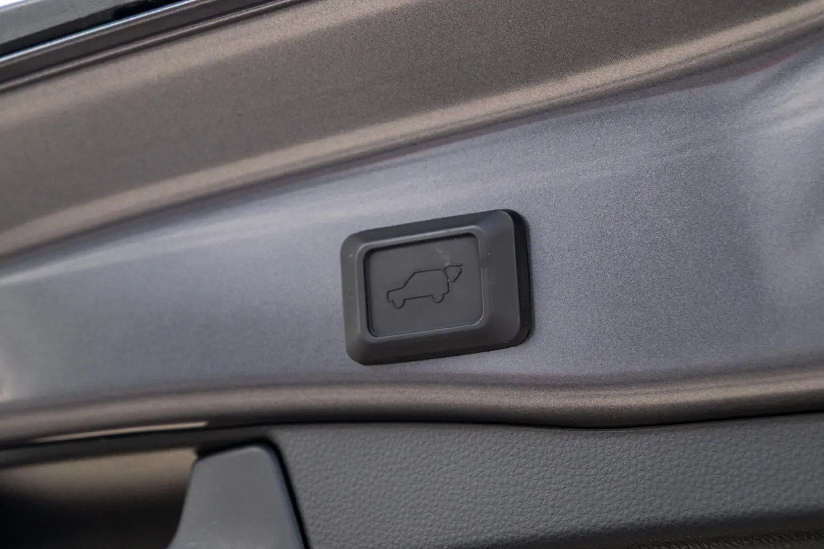 2025 Toyota RAV4 Gallery Image 18