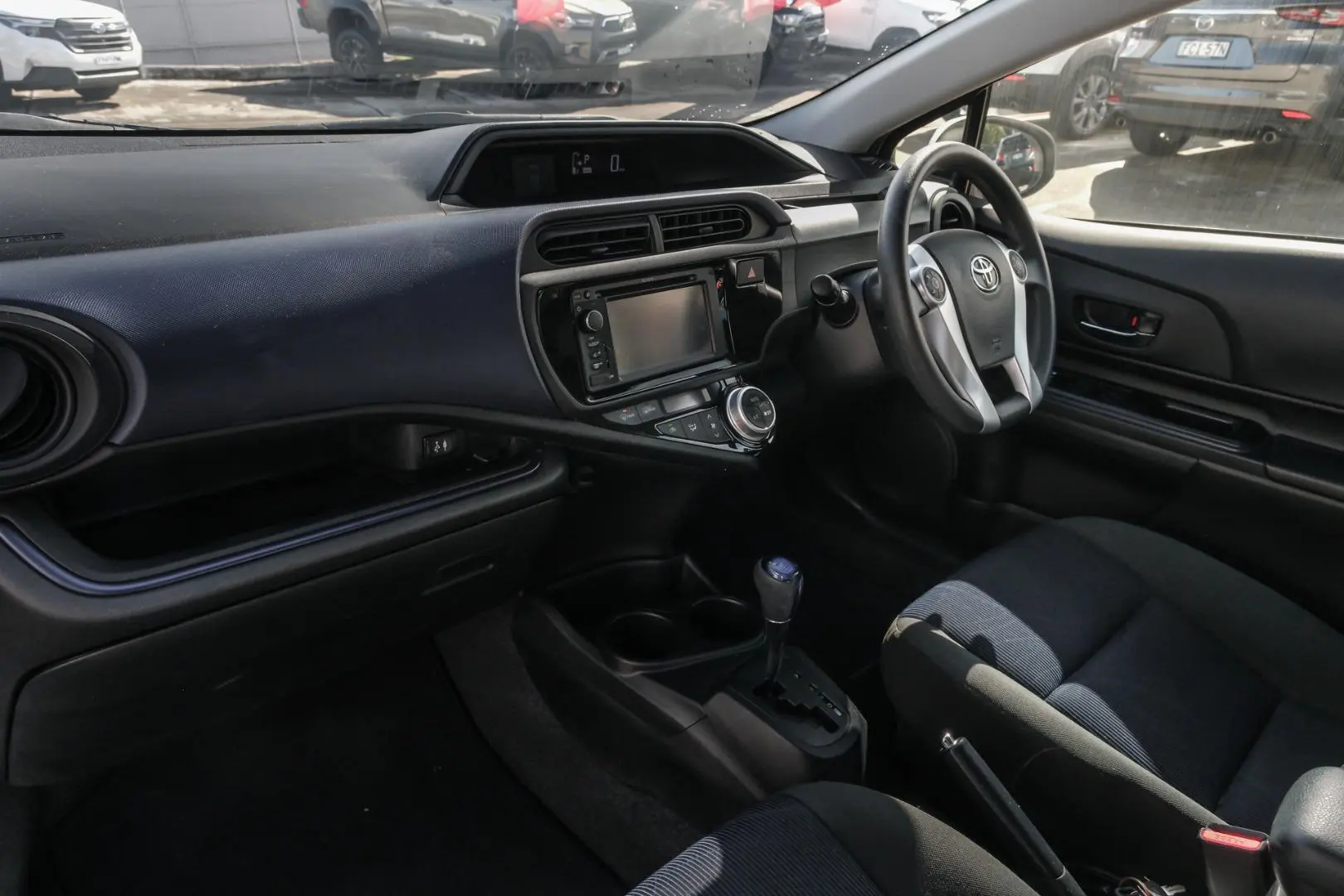 2016 Toyota Prius C Gallery Image 8
