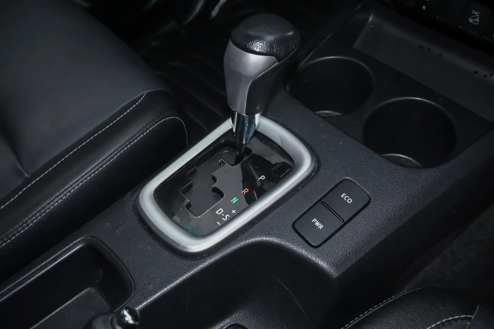 2022 Toyota Hilux Gallery Image 14