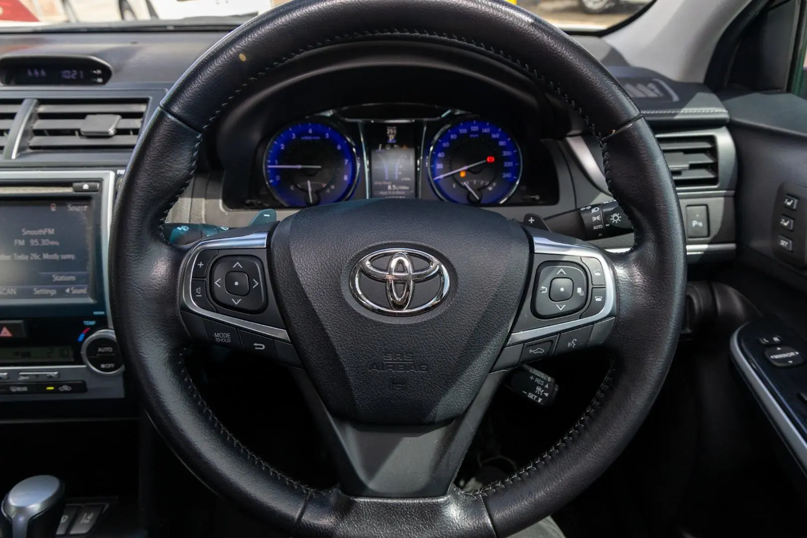 2016 Toyota Camry Gallery Image 10