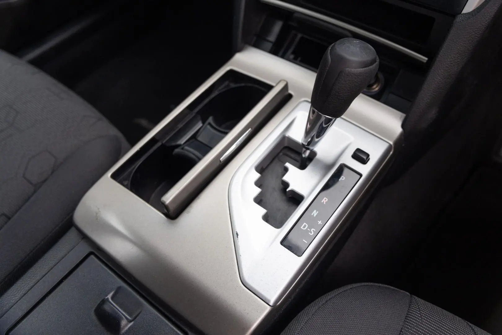 2014 Toyota Aurion Gallery Image 10