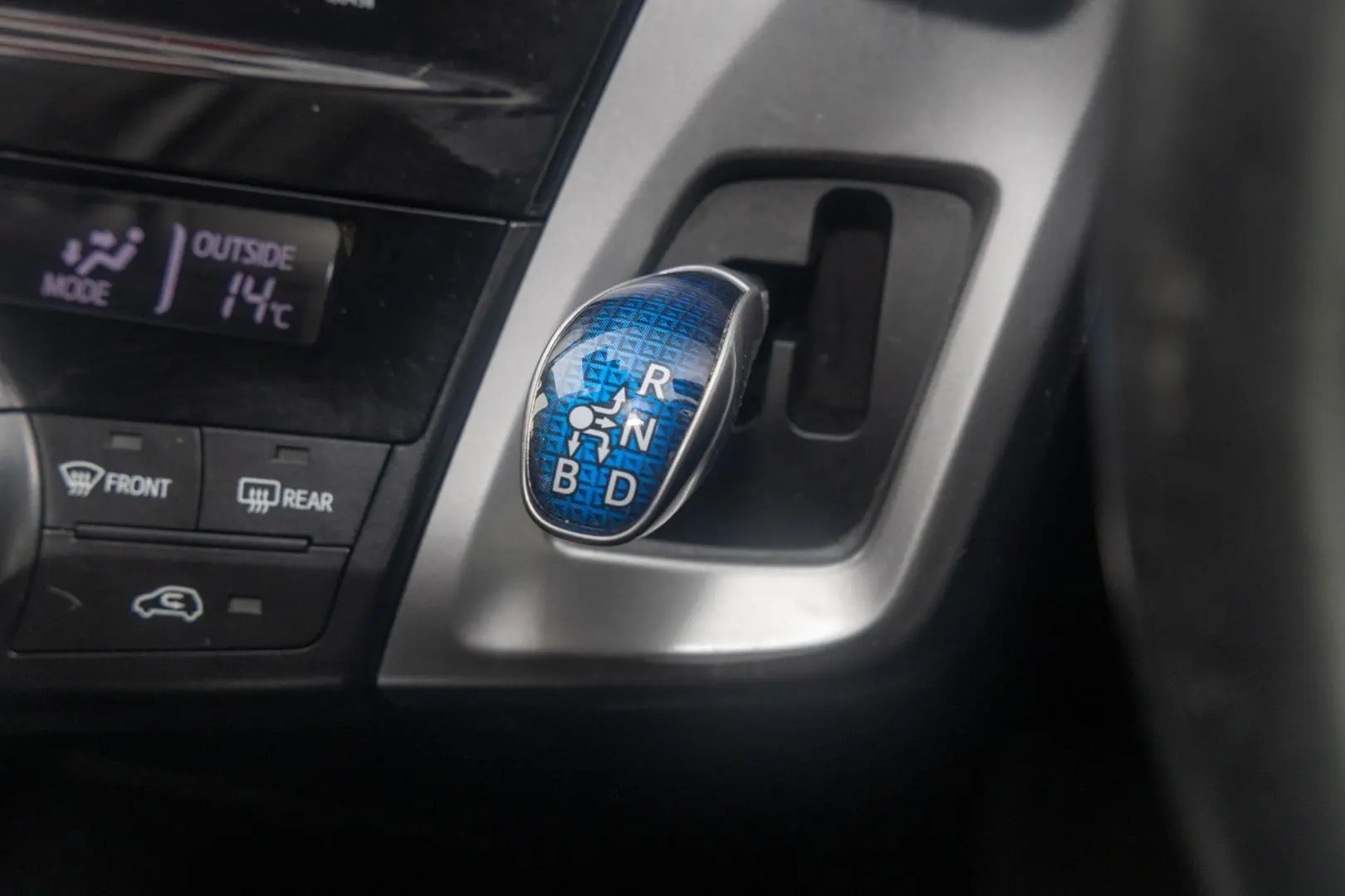 2016 Toyota Prius V Gallery Image 17