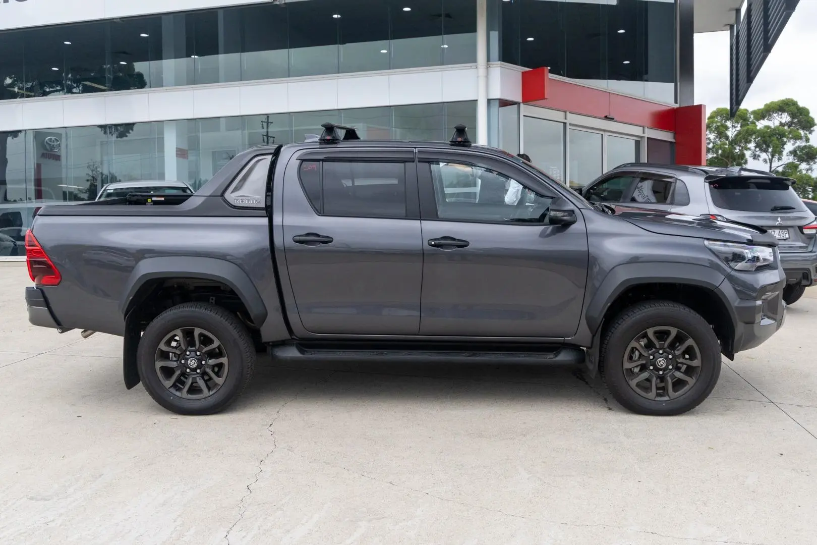 2024 Toyota Hilux Gallery Image 3