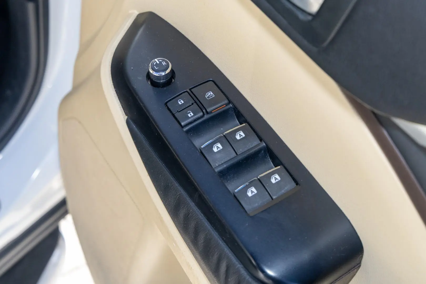 2015 Toyota Kluger Gallery Image 18