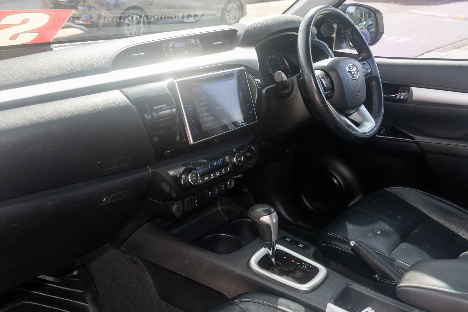 2019 Toyota Hilux Gallery Image 8