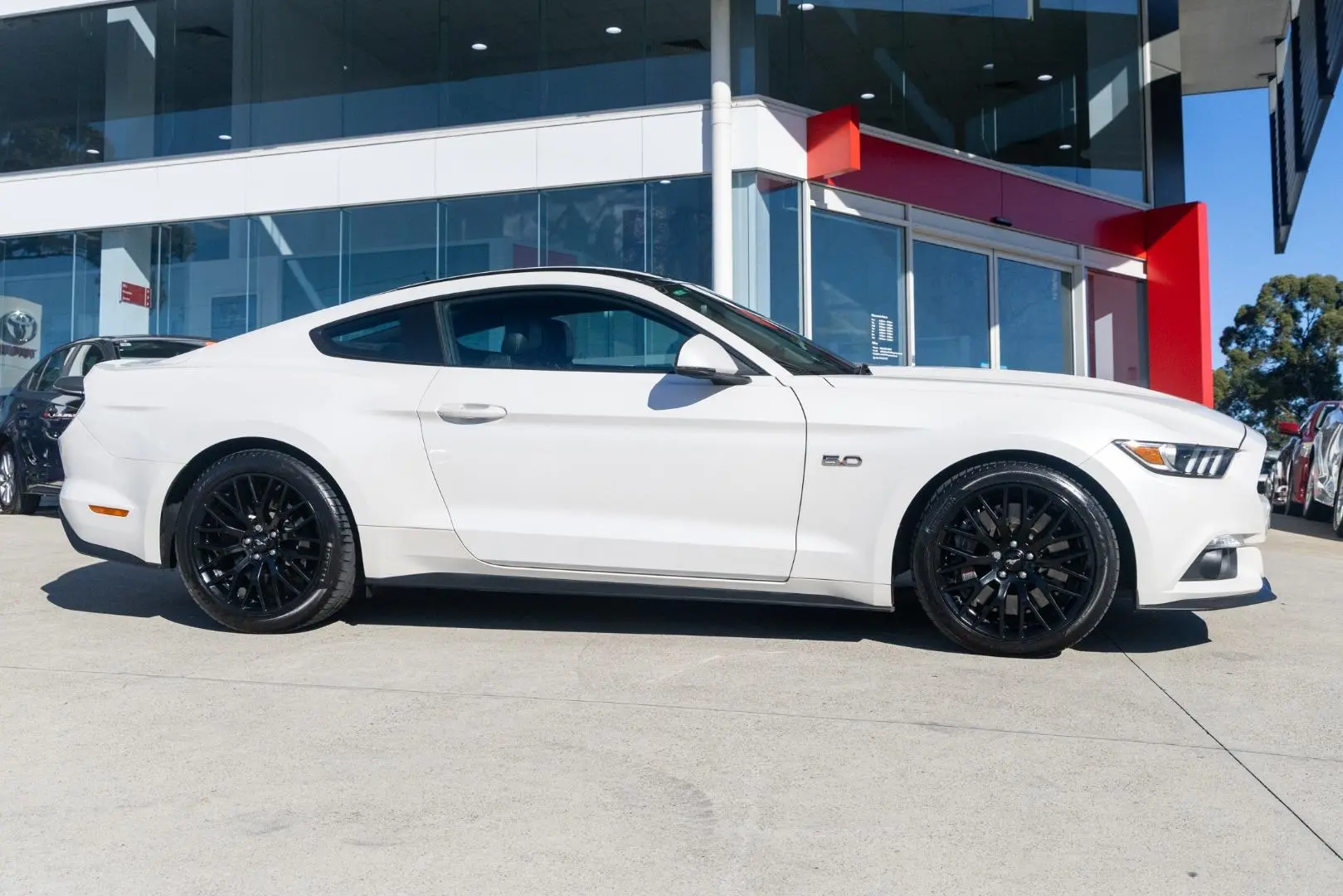 2017 Ford Mustang Gallery Image 3