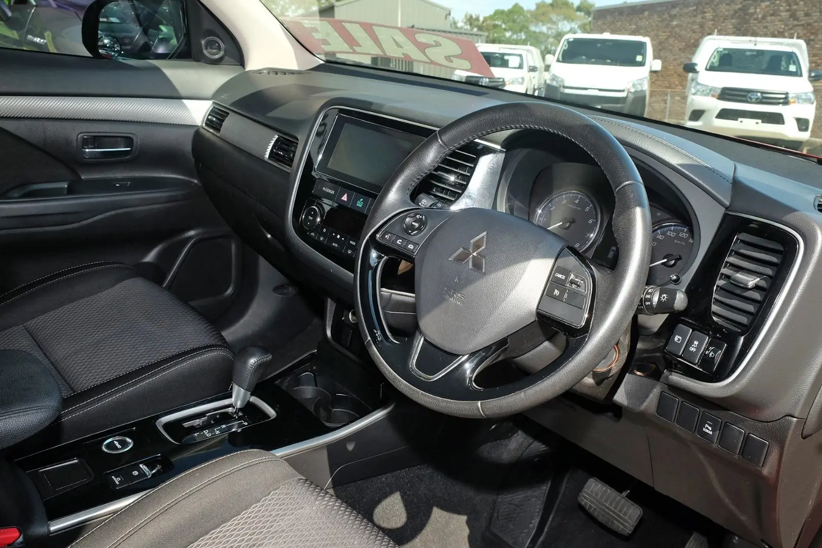 2017 Mitsubishi Outlander Gallery Image 6