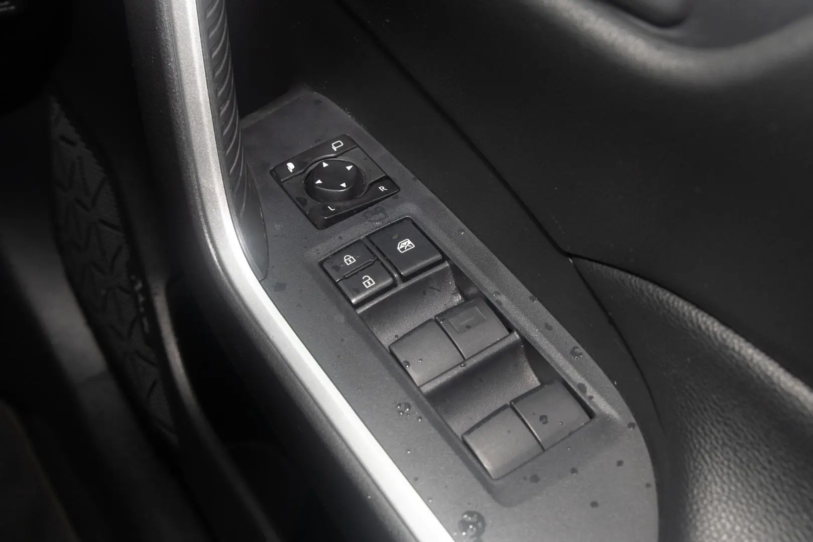 2020 Toyota RAV4 Gallery Image 18