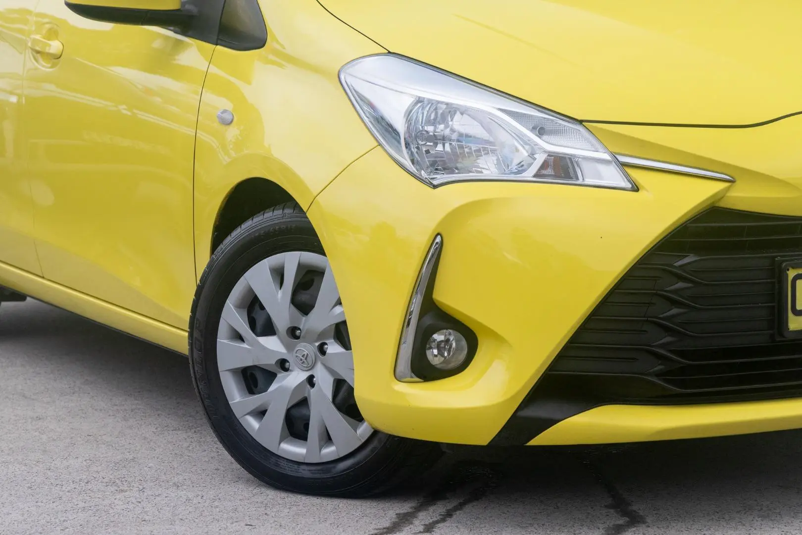 2017 Toyota Yaris Gallery Image 6