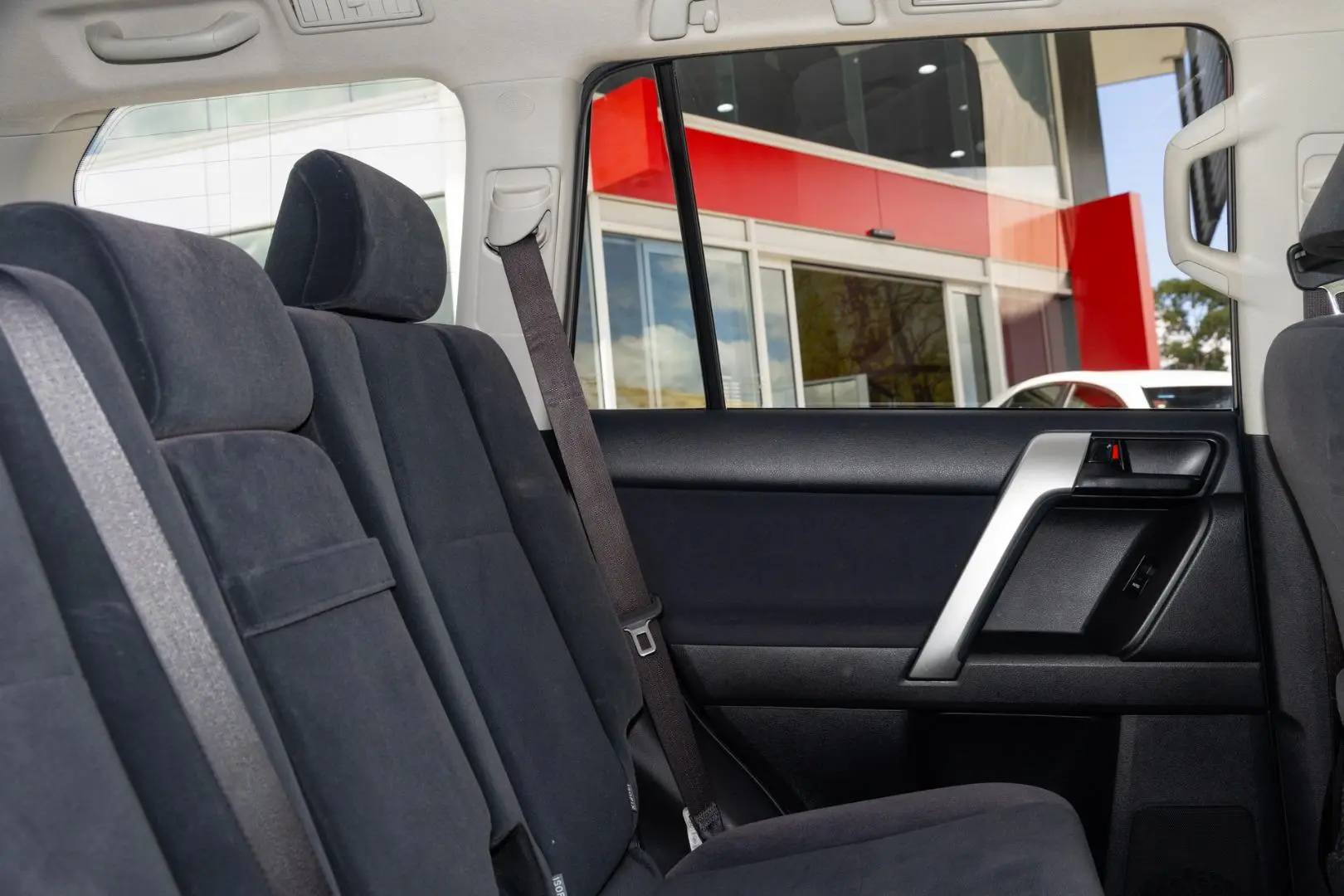 2017 Toyota Landcruiser Prado Gallery Image 9