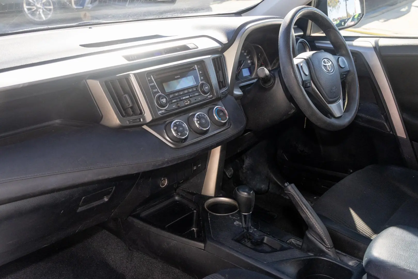 2013 Toyota RAV4 Gallery Image 8