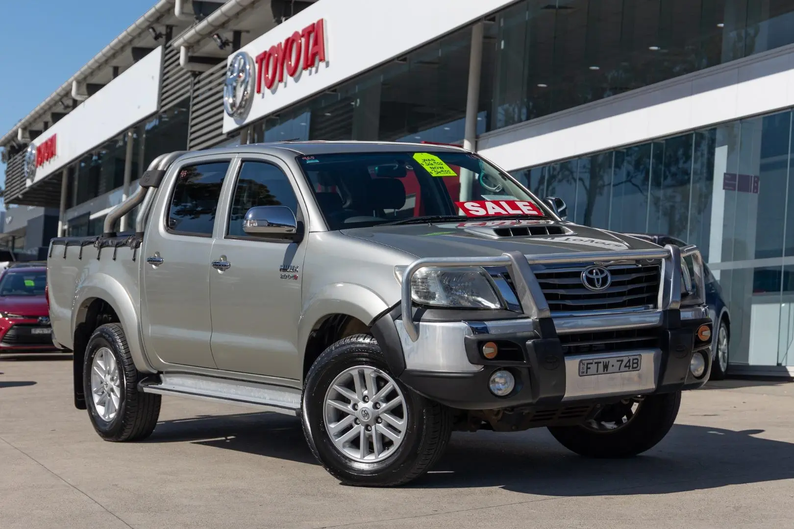 2014 Toyota Hilux Gallery Image 1