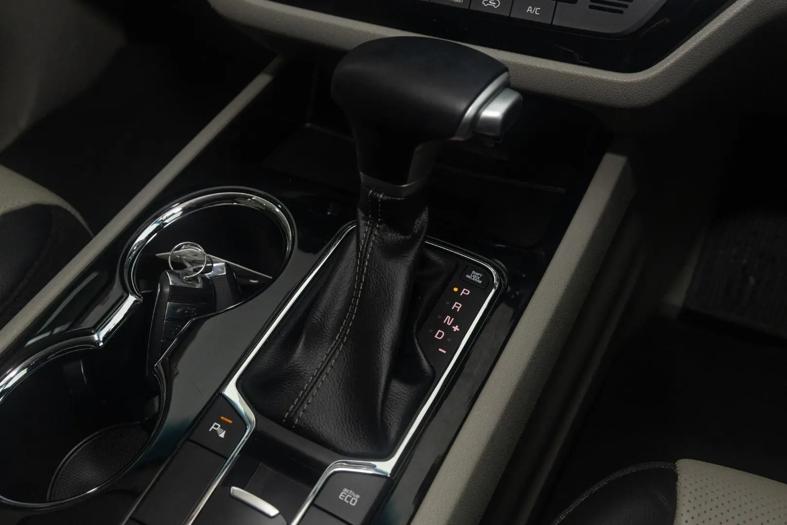 2020 Kia Carnival Gallery Image 18