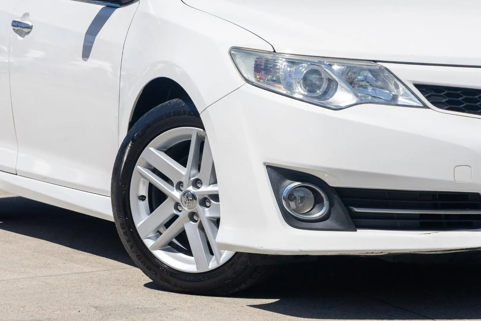 2014 Toyota Camry Gallery Image 6
