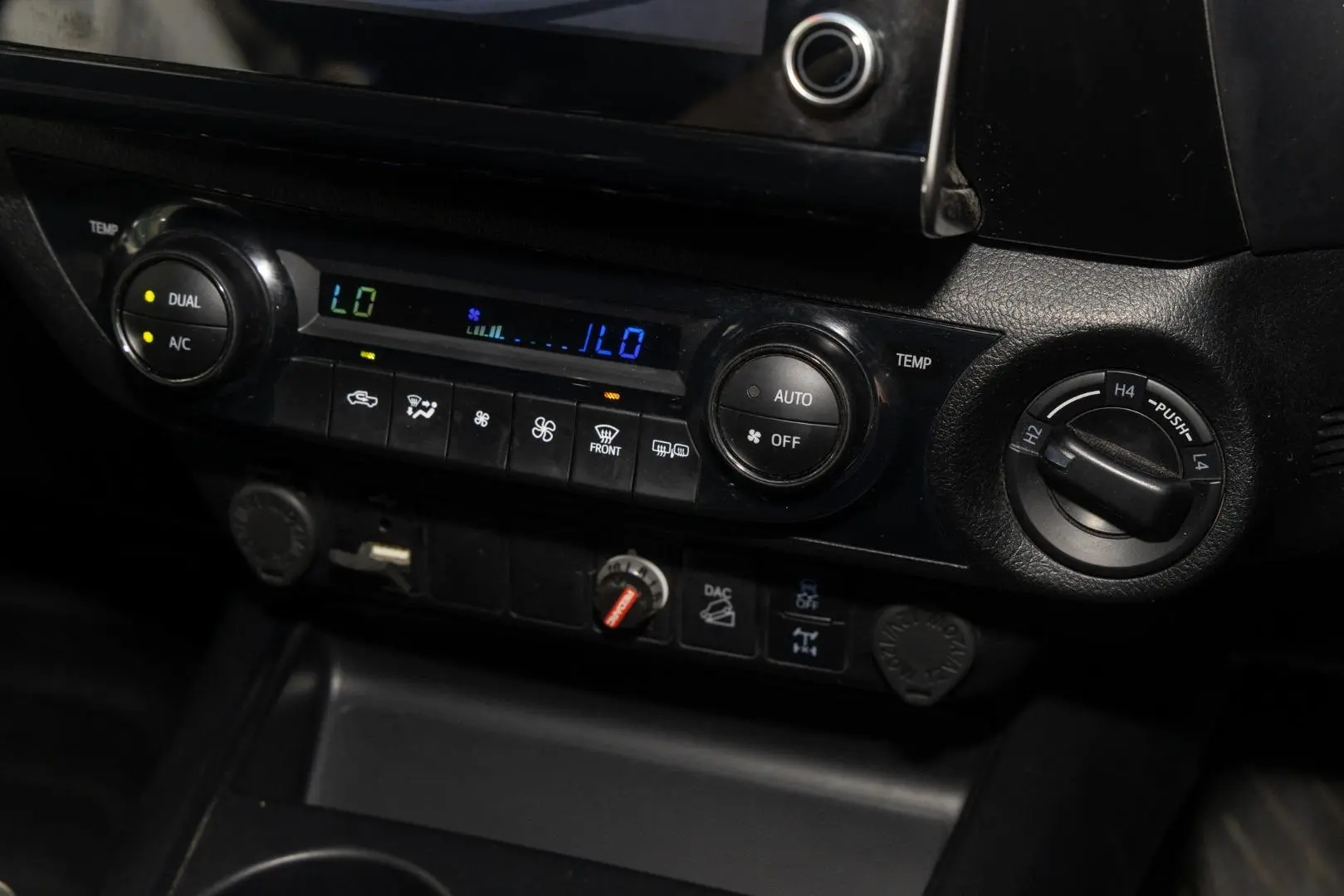 2022 Toyota Hilux Gallery Image 16