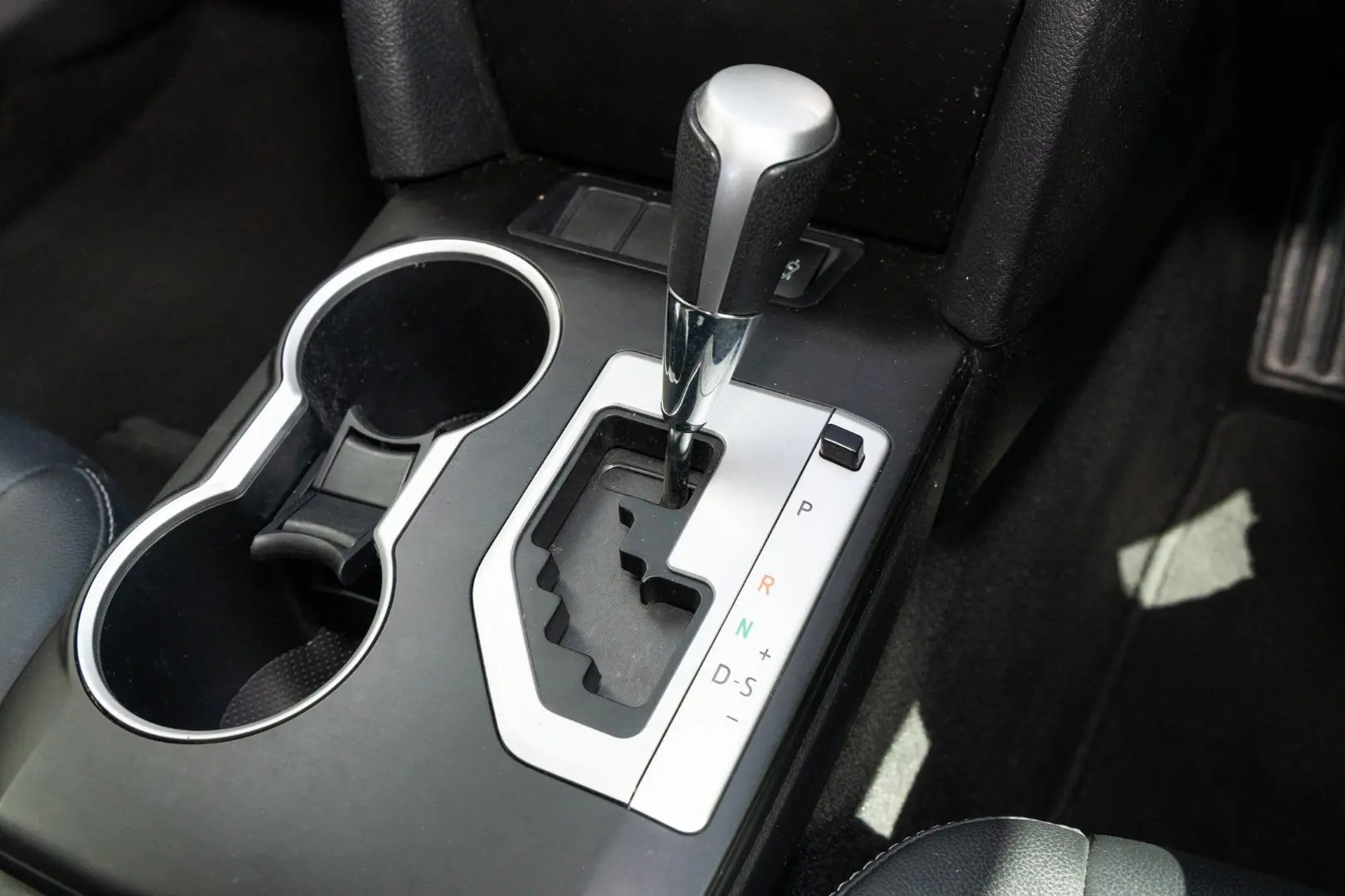 2016 Toyota Camry Gallery Image 17