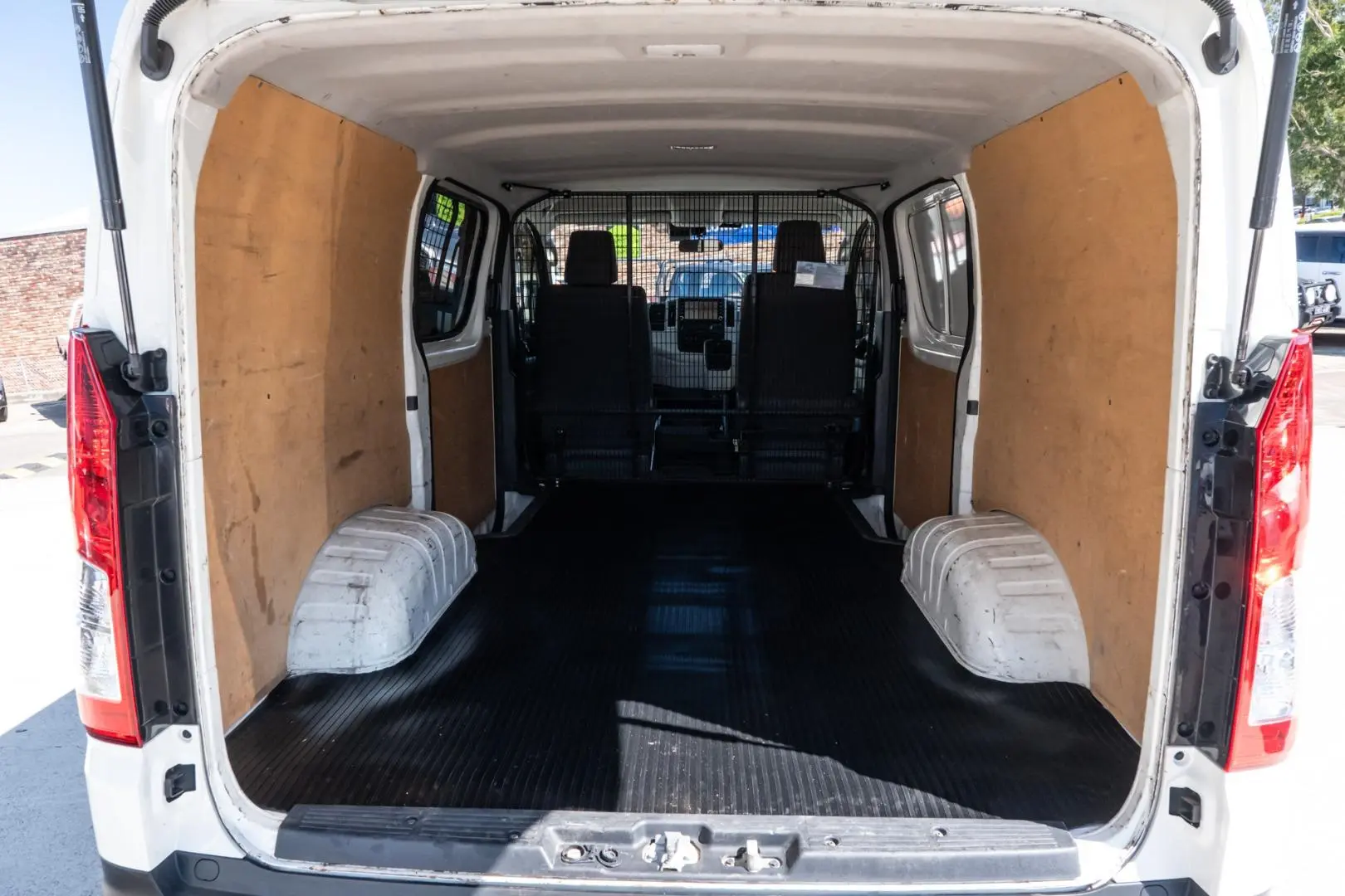 2020 Toyota Hiace Gallery Image 17