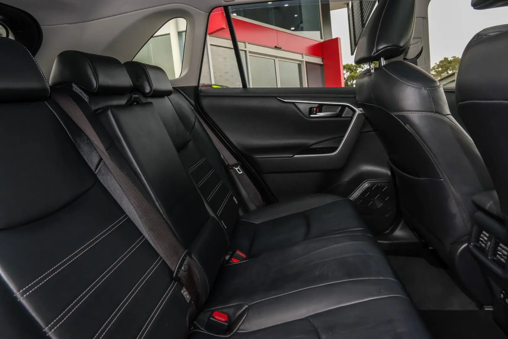 2020 Toyota RAV4 Gallery Image 9