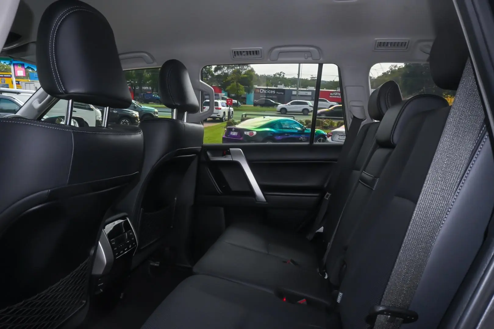 2023 Toyota Landcruiser Prado Gallery Image 9