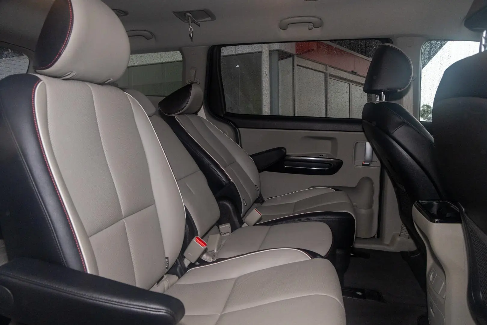2020 Kia Carnival Gallery Image 9
